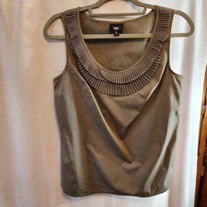 MOSSIMO OLIVE GREEN SIZE SMALL SLEEVELESS TOP VERSATILE, RUFFLE AROUND NECK